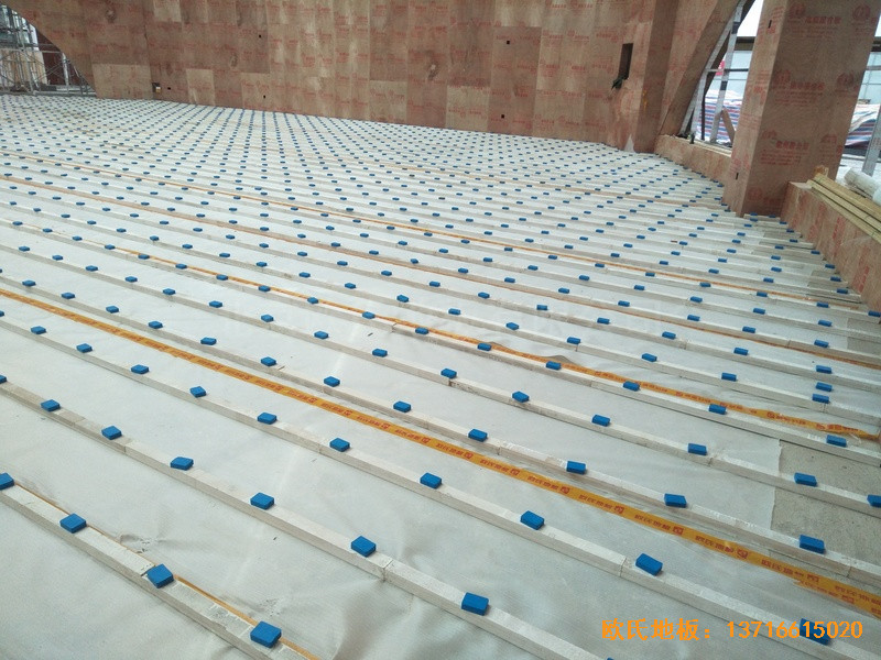 �����s����ɫ����С�W�\���^�w��ľ�ذ�ʩ������1